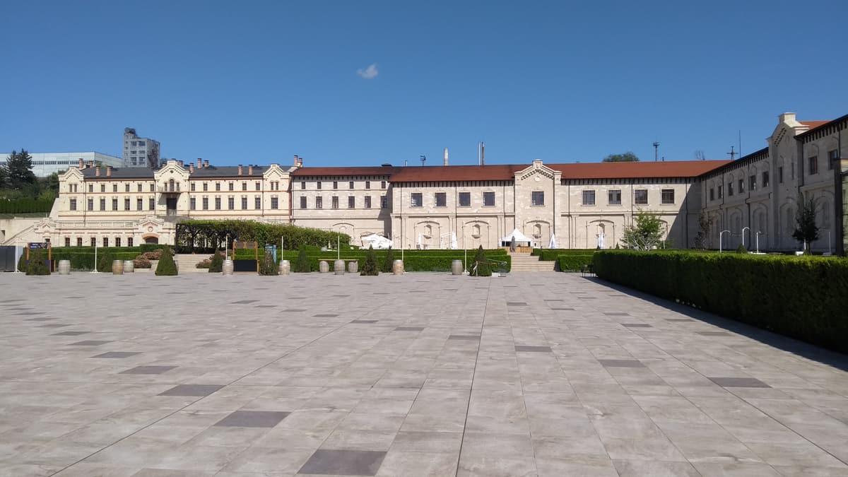 The courtyard of Castel Mimi, another château winery reached from Chișinău