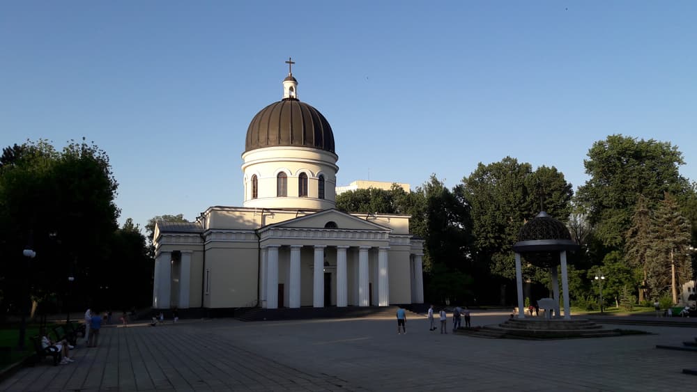 Die Kathedrale der Geburt des Herrn im Zentralpark von Chișinău